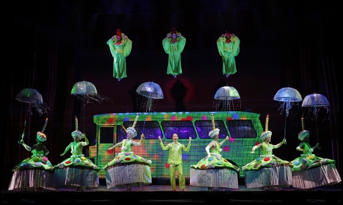 “MacArthur Park” – Wade McCollum (center) and Company © JOAN MARCUS
