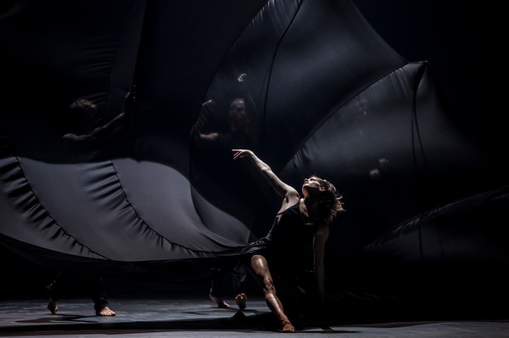 Ballet du Grand Théâtre de Genève in Andonis Foniadakis' "Glory". Photo by Gregory Batardon.