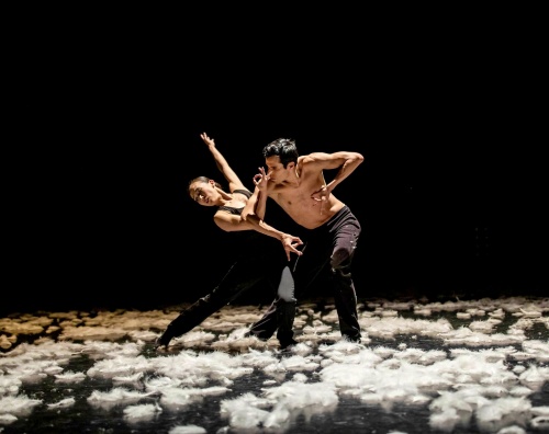 Yuka Oba and Matthew Wenckowski in Alejandro Cerrudo's Extremely Close. Photo by Damion Van Slyke 500px