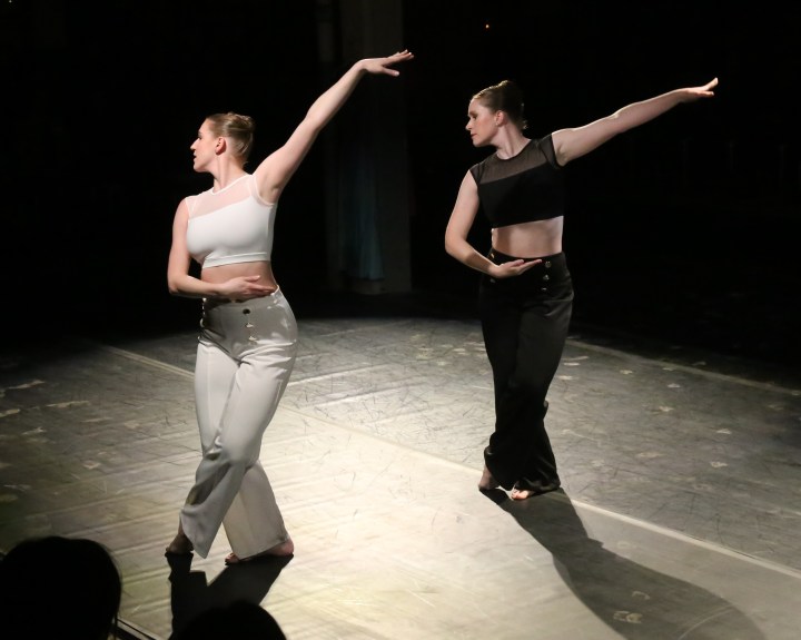 Amanda and Melissa in Mentality at Metamorphosis by Eric Rosé - IMG_0037